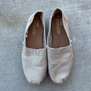 Gold Tom’s slip ons NWOT